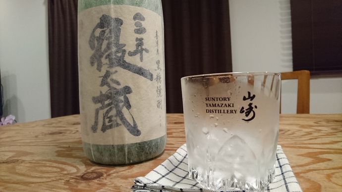 おすすめ焼酎「三年寝太蔵」：三年熟成の黒糖焼酎に古酒をブレンドした一品